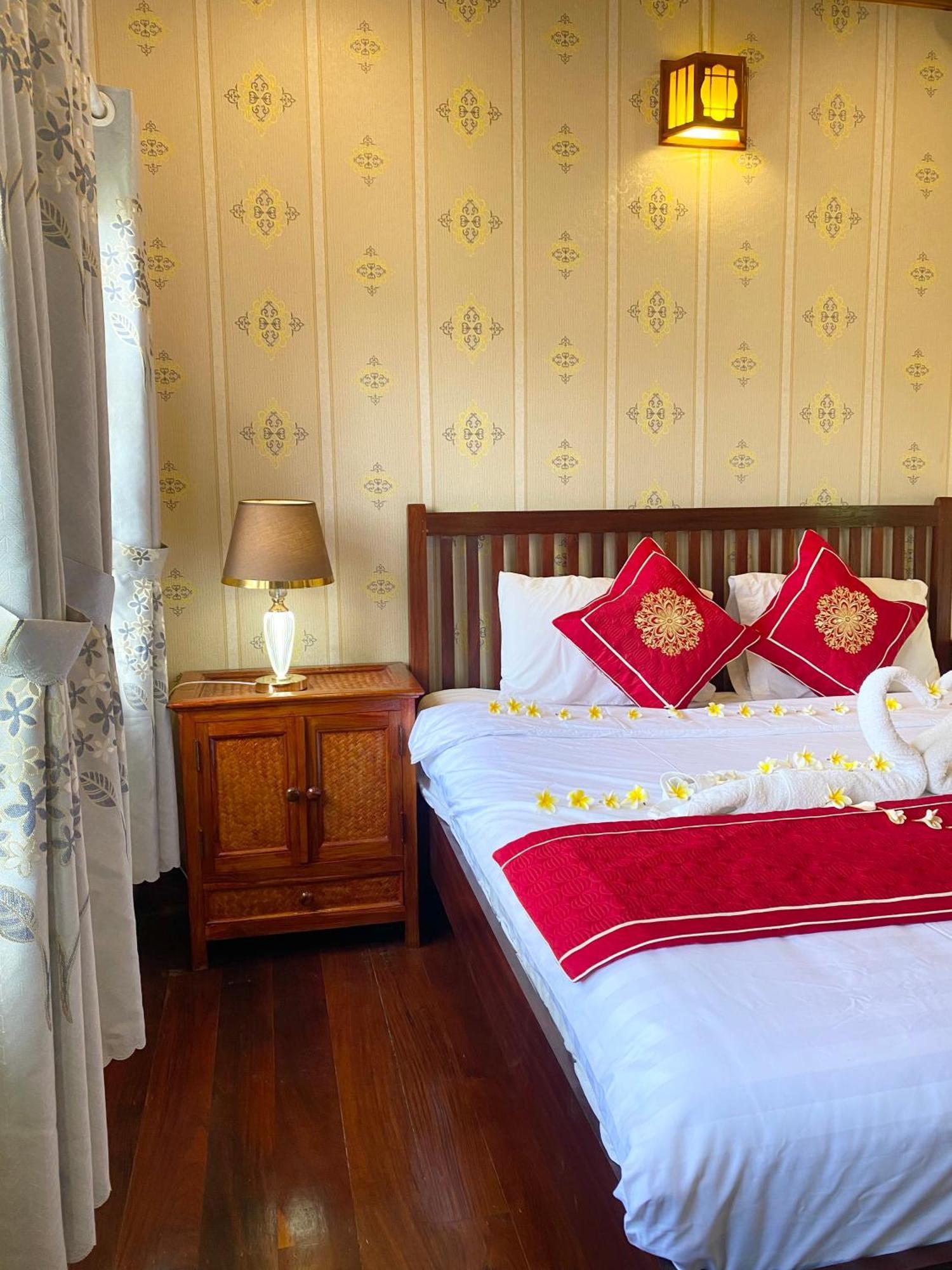 Golden Sun Boutique Hotel 루앙프라방 외부 사진