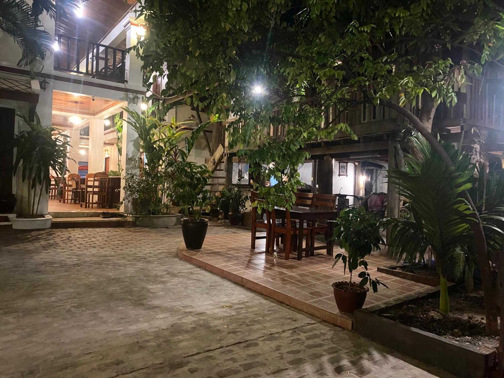 Golden Sun Boutique Hotel 루앙프라방 외부 사진