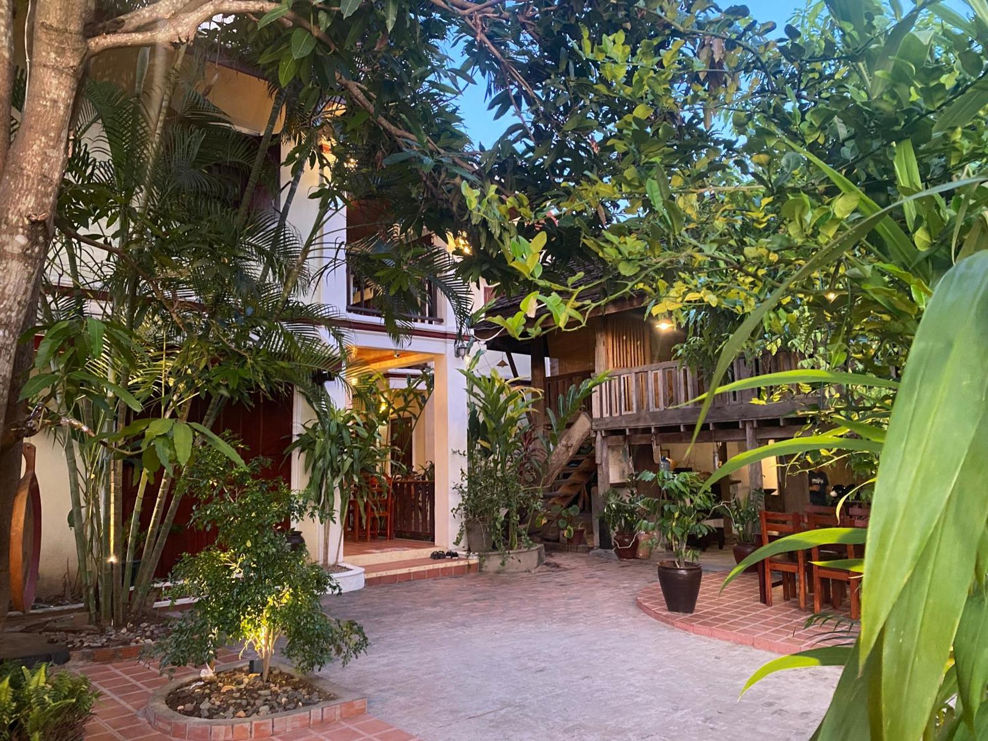 Golden Sun Boutique Hotel 루앙프라방 외부 사진