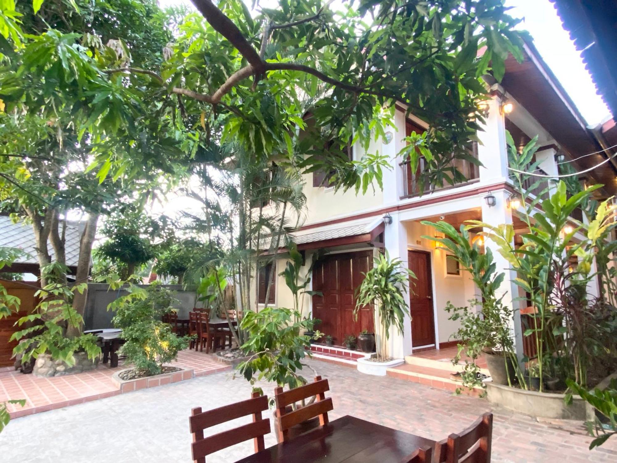 Golden Sun Boutique Hotel 루앙프라방 외부 사진