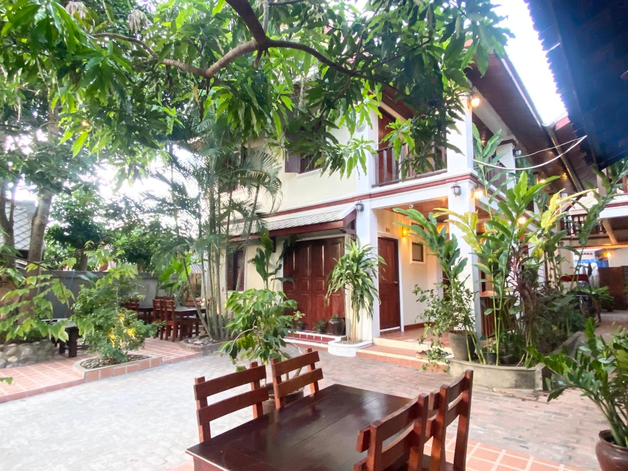 Golden Sun Boutique Hotel 루앙프라방 외부 사진